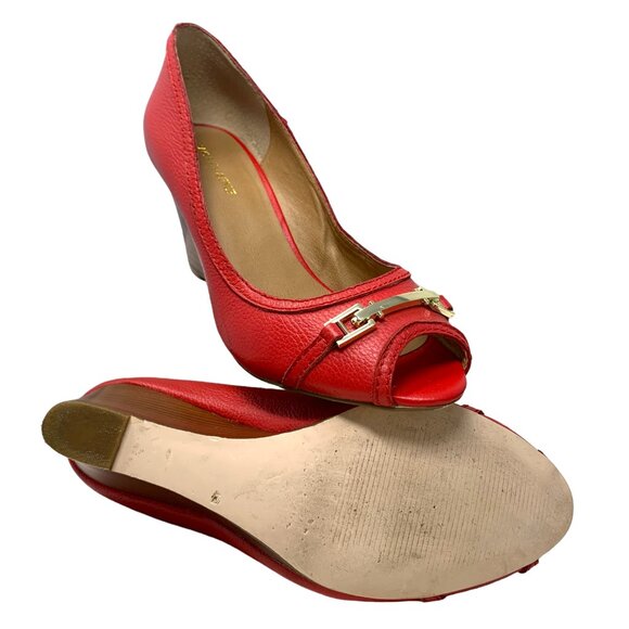 Saks‎ Fifth Avenue Coral Leather Horse Bit Peep Toe Wedge Pump - Picture 10 of 11